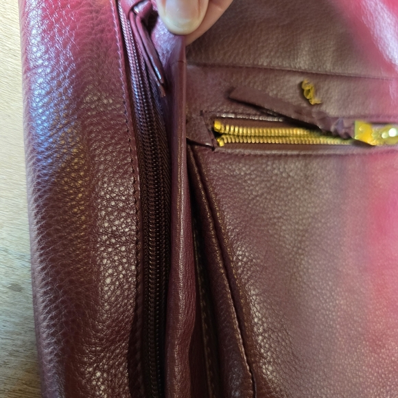 Vintage Elliott Lucca Gwen Burgundy Leather Maroon Gold Chain Crossbody Bag - Picture 5 of 6